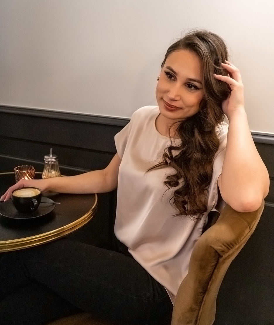 T-shirt effet satiné Unity beige de côté