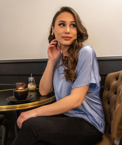 T-shirt effet satiné Unity jean de côté