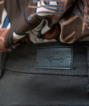 Pantalon droit Lotus couleur vert détail étiquette