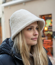 Bob en fausse fourrure ecru