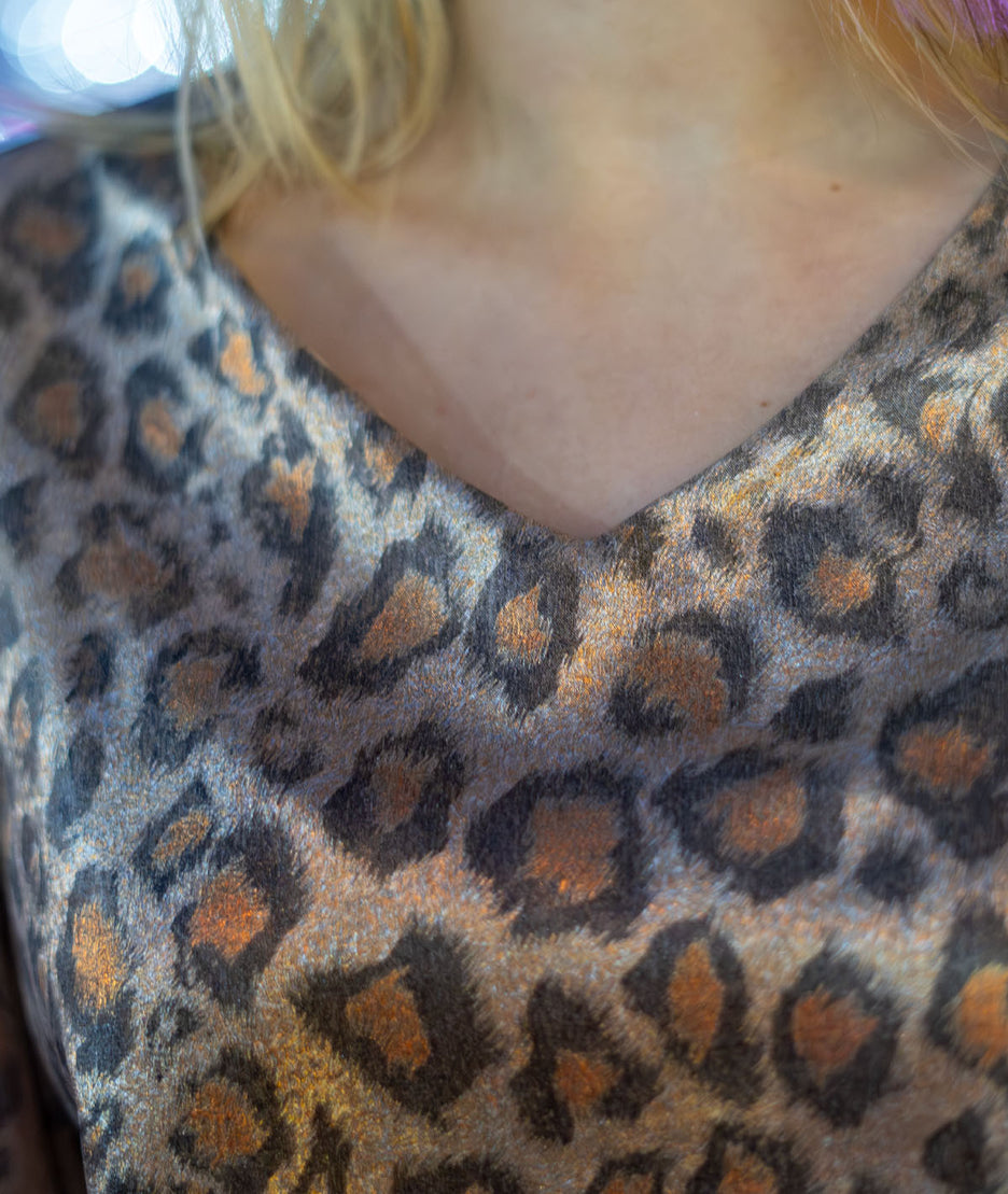 Chemise imprimé léopard doré détail col
