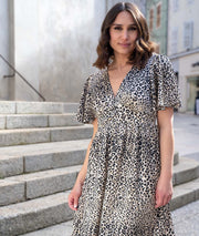 Robe courte léopard face
