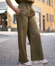 Pantalon tailleur large Lowa kaki côté