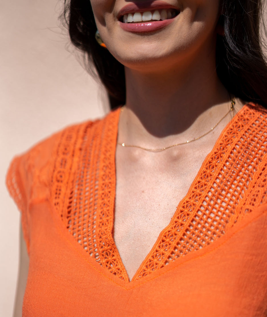 T-shirt à broderies Ajana orange détails