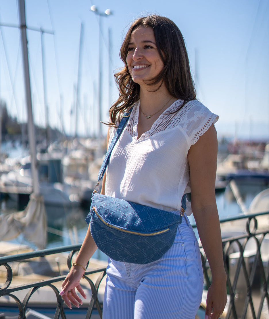 T-shirt à broderies Ajana blanc de face