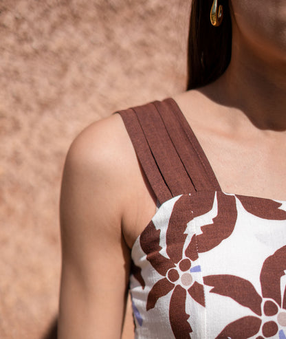 Robe longue Veko marron détail épaule