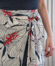 Jupe asymétrique Frara rouge détails