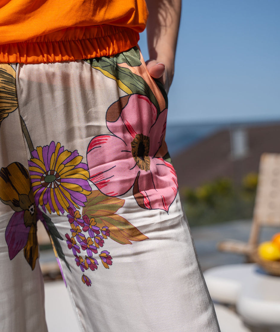 Pantalon effet satin Homa orange détails