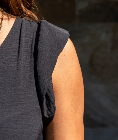 Combinaison ample Line noir détail épaule