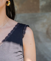 Débardeur dentelle noir détails