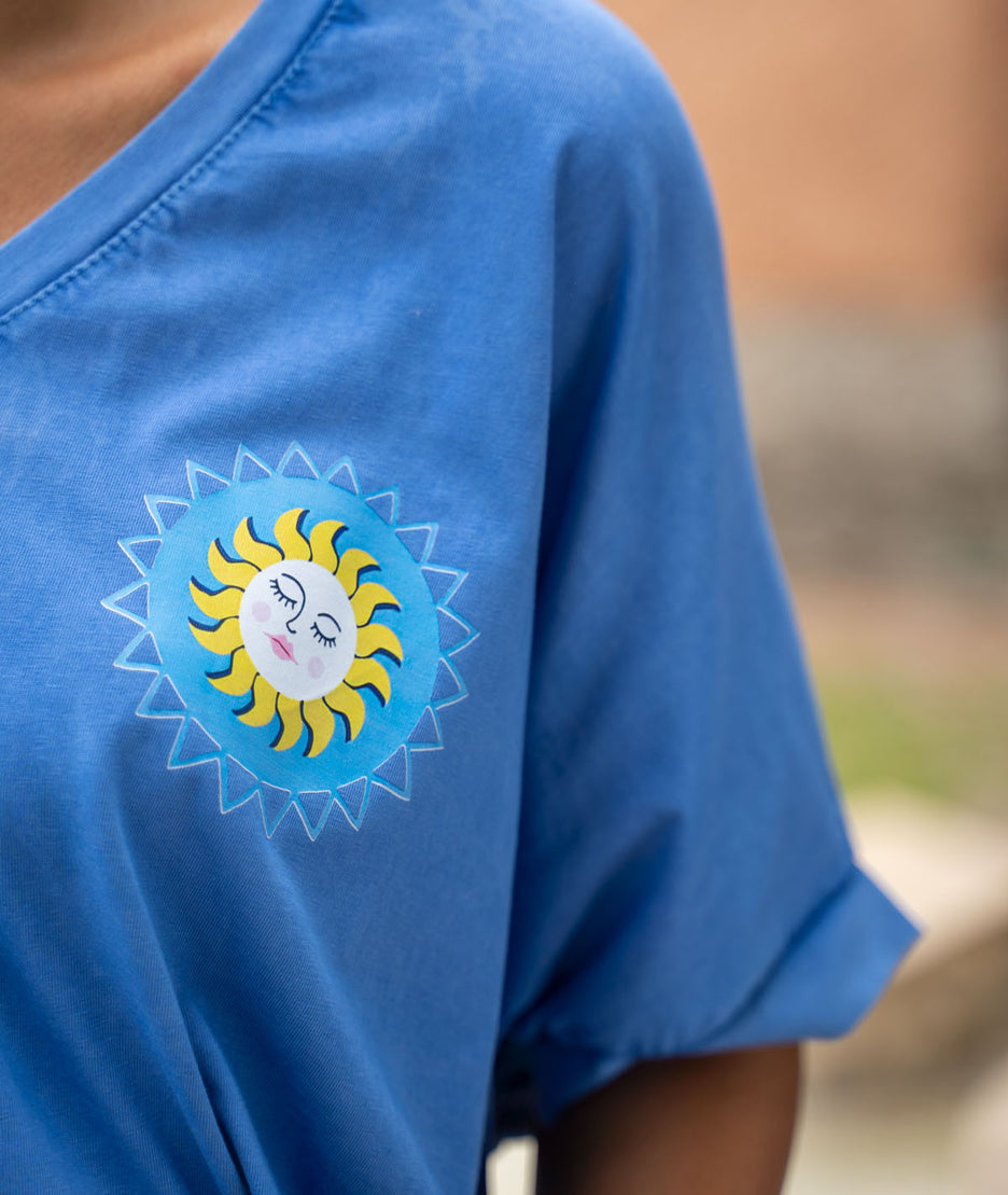 T-shirt ample bleu détails