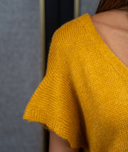 Gilet manches courtes en maille ocre détail épaule