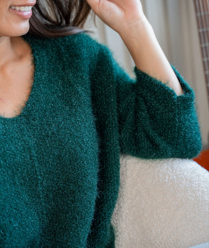 Pull Vicky en maille col V vert sapin détail col