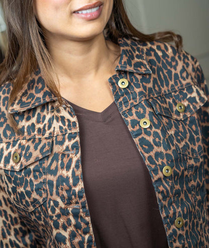 Veste en jean léopard détails