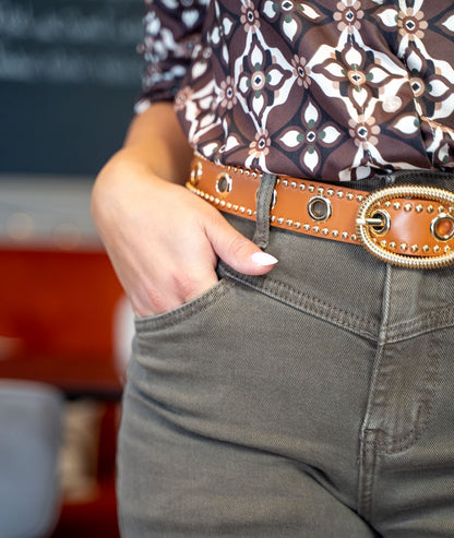 Ceinture à boucle dorée côté