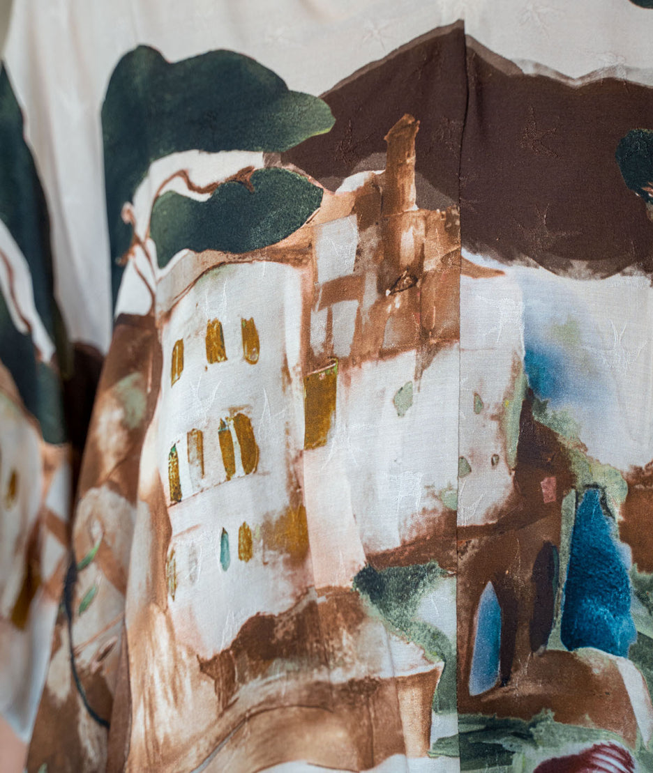 Blouse fluide à motif beige détails