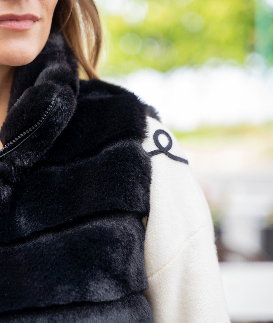 Gilet sans manches fausse fourrure Furla noir détails