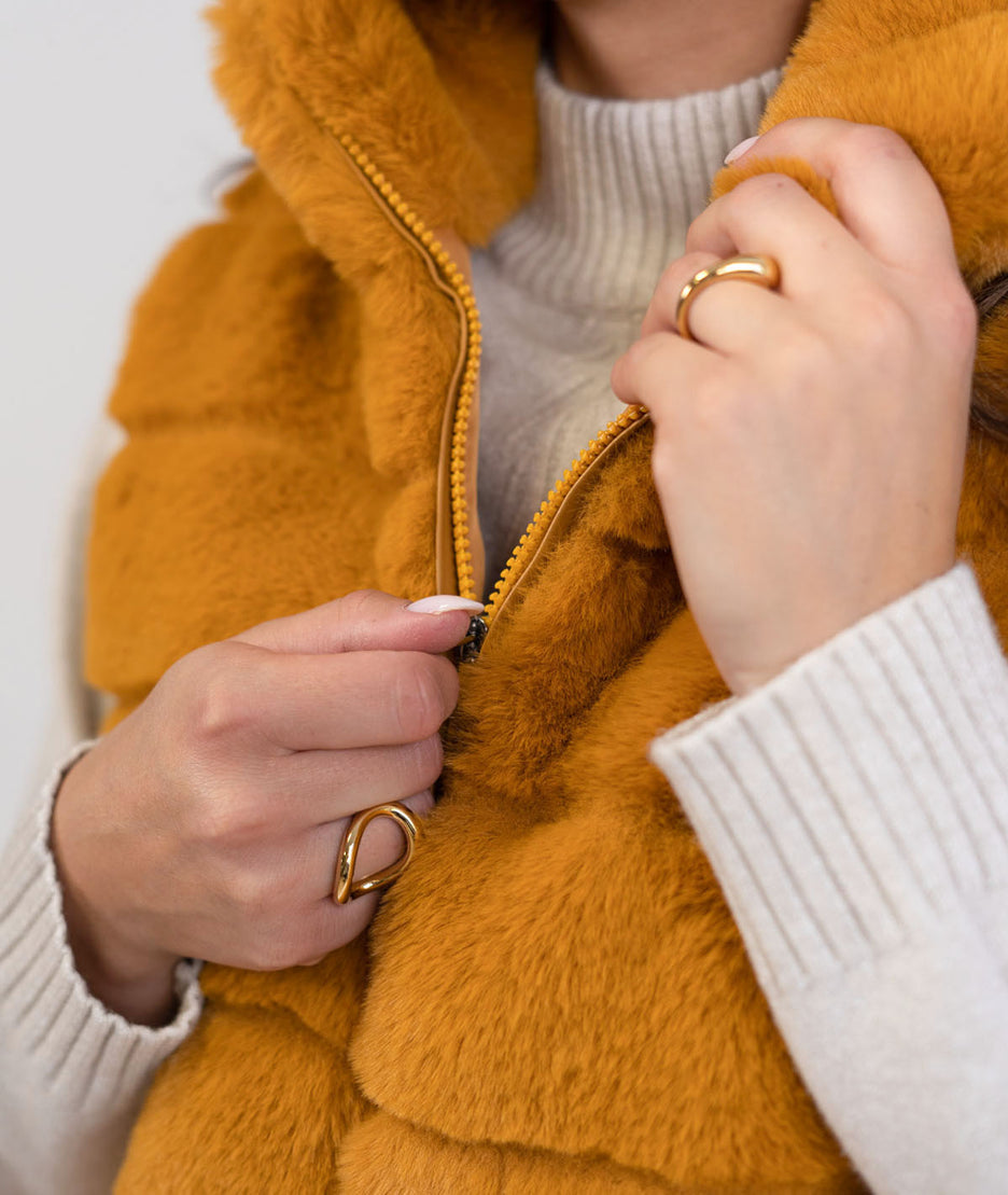 Gilet sans manches fausse fourrure Furla ocre détails