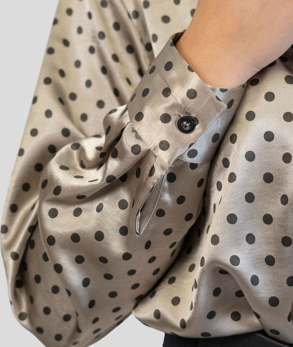 Ensemble en satin à pois gris détails manches