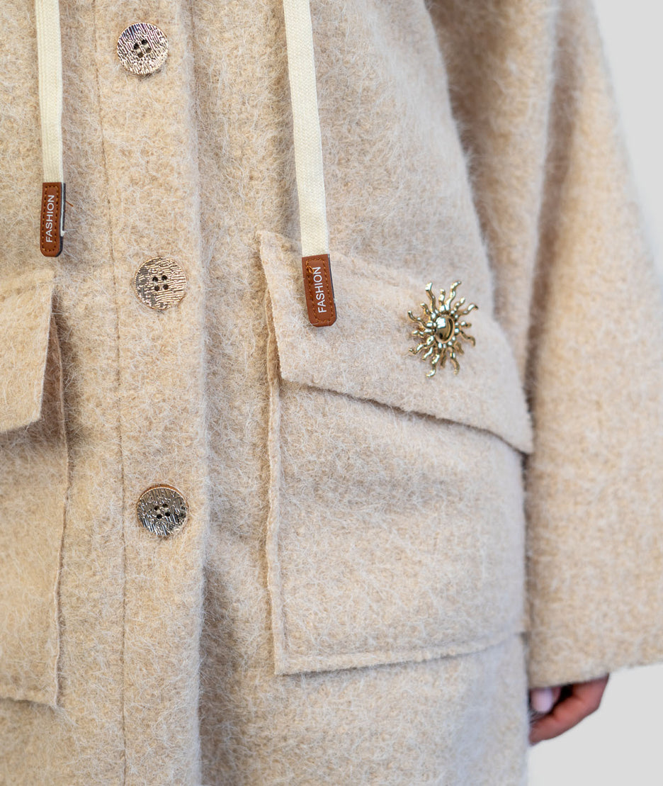 Manteau en bouclettes beige détails