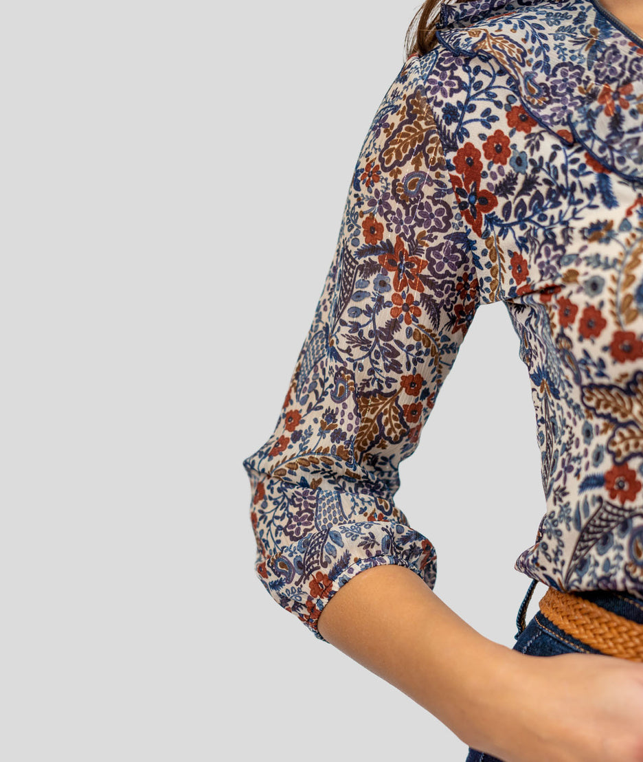 Blouse motif fleuri Tapica ecru détails