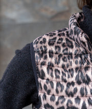 Doudoune sans manches léopard noir et beige détails