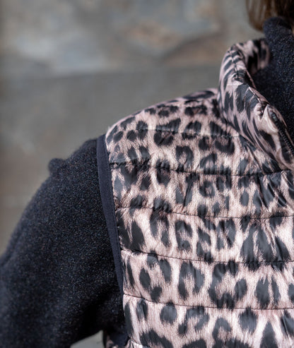 Doudoune sans manches léopard noir et beige détails