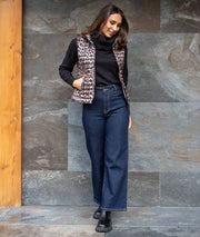 Doudoune sans manches léopard noir et beige tenue complète