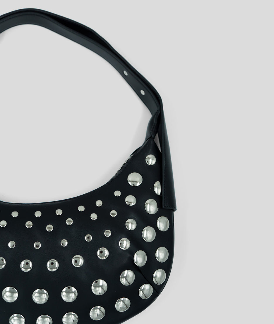 Sac à mains demi-lune avec clous Clouta noir détails