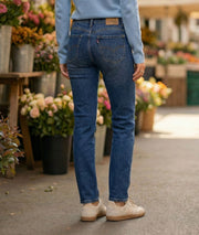 Jean slim délavé foncé dos