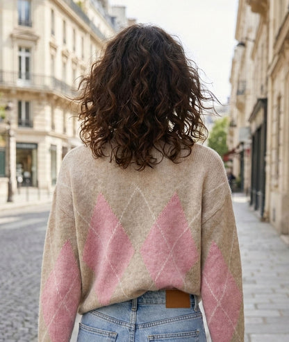 Pull col V jacquard beige & rose à losanges face arrière