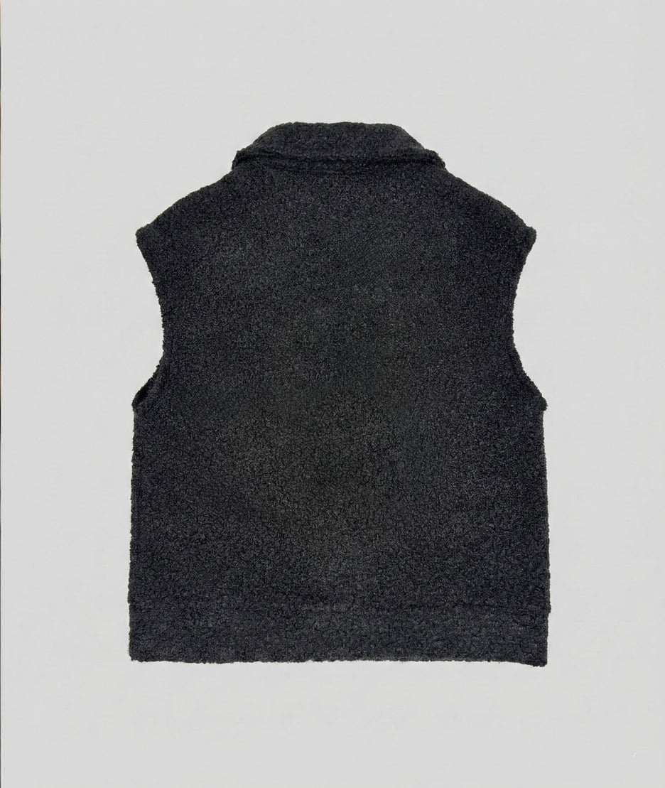Veste sans manches femme noire en bouclette arrière fond gris