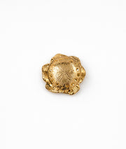 Broche fleur nacrée dorée Flora écru dos