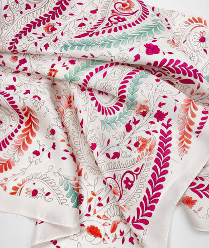 Foulard carrée Bella rose détails