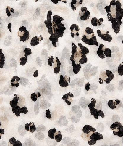 Foulard motif léopard détail