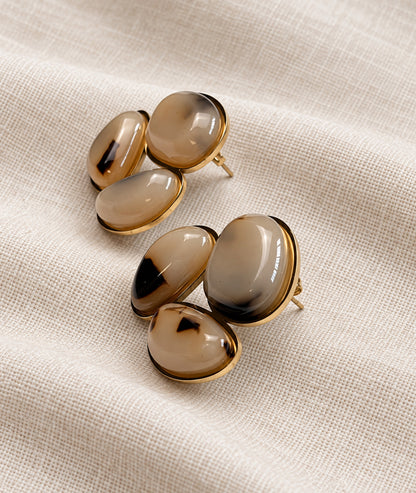 Boucles d'oreilles Nelly effet écaille beige 3 pierres