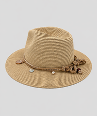 Chapeau Breloque en paille avec pendentifs - beige