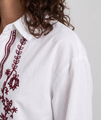 Chemise femme Elisabeth blanche avec broderies bordeaux