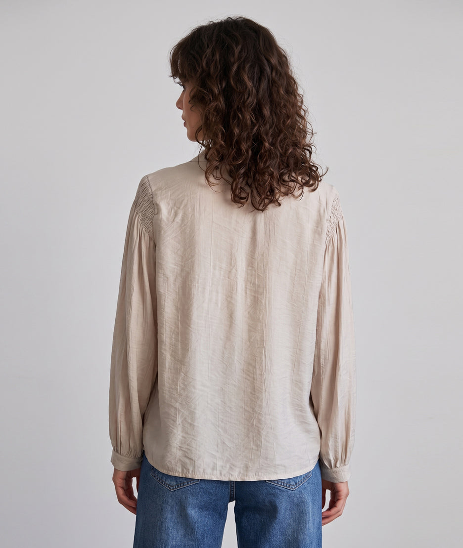 Chemise Lova beige effet froissé avec motifs fantaisie — marque Carnaby