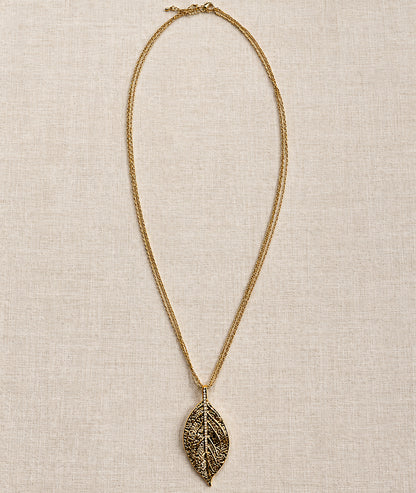 Collier sautoir pendentif feuille doré avec longue chaîne