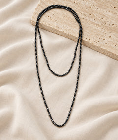 Collier sautoir multi-position en spinelle gris à perles facettées