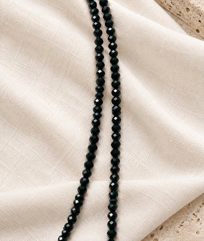 Collier sautoir multi-position en spinelle noir à perles facettées