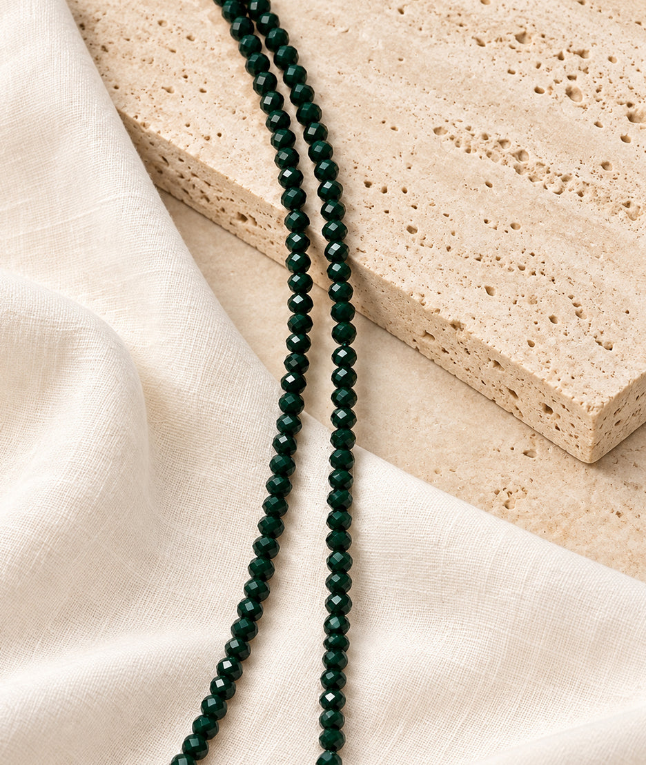 Collier sautoir multi-position en spinelle verte à perles facettées
