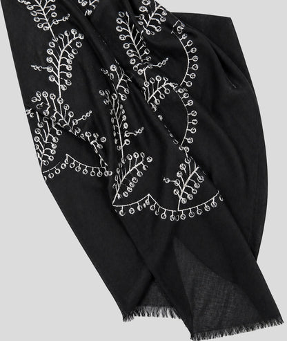 Foulard Brody à broderie noir détail