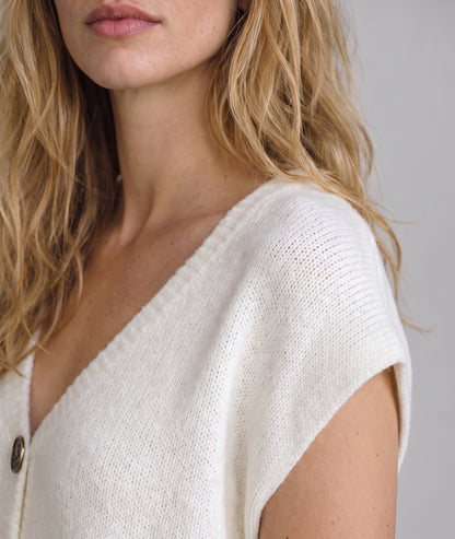 Gilet sans manches en maille femme Butonna écru à col V et boutons métalliques