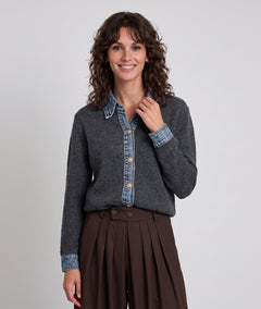 Gilet maille et jean femme gris avec col chemise et boutons dorés