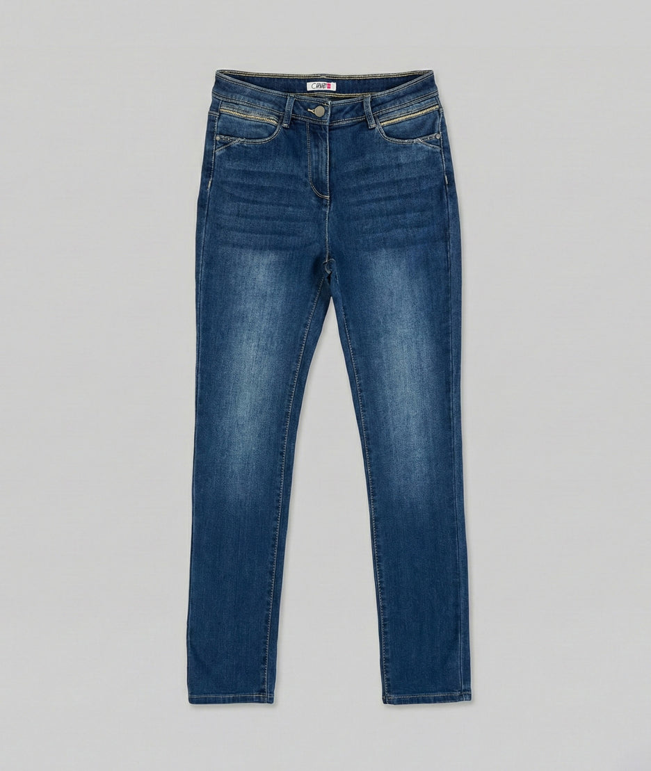 Jean slim délavé couleur jean fonce fond gris