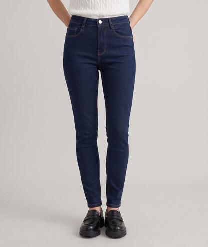Jean brut femme slim taille haute en denim stretch porté de face