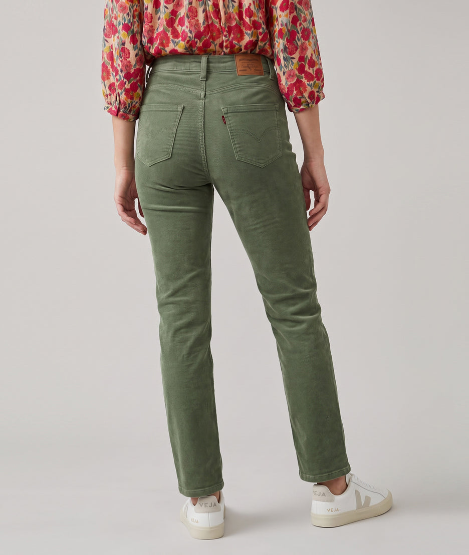 Pantalon Dlev kaki coupe droite taille haute porté de dos — Carnaby