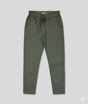 Pantalon Kaina coupe carotte kaki face